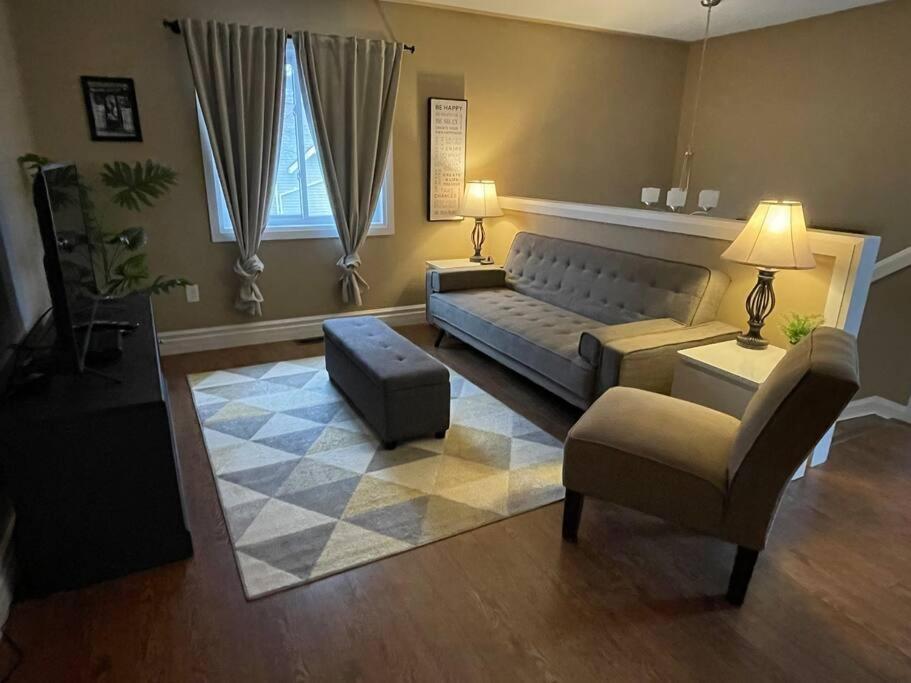 Cozy 2 Bedroom Home In Chatham - Left Side 외부 사진