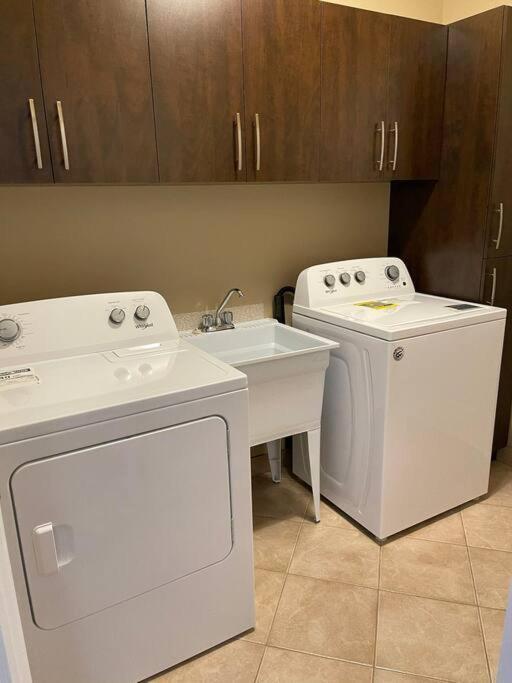 Cozy 2 Bedroom Home In Chatham - Left Side 외부 사진
