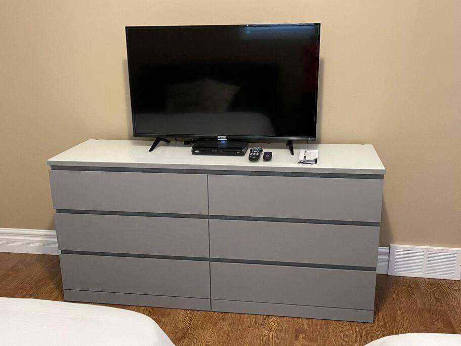 Cozy 2 Bedroom Home In Chatham - Left Side 외부 사진