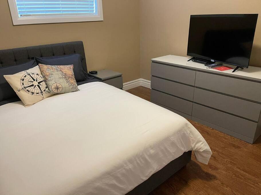 Cozy 2 Bedroom Home In Chatham - Left Side 외부 사진