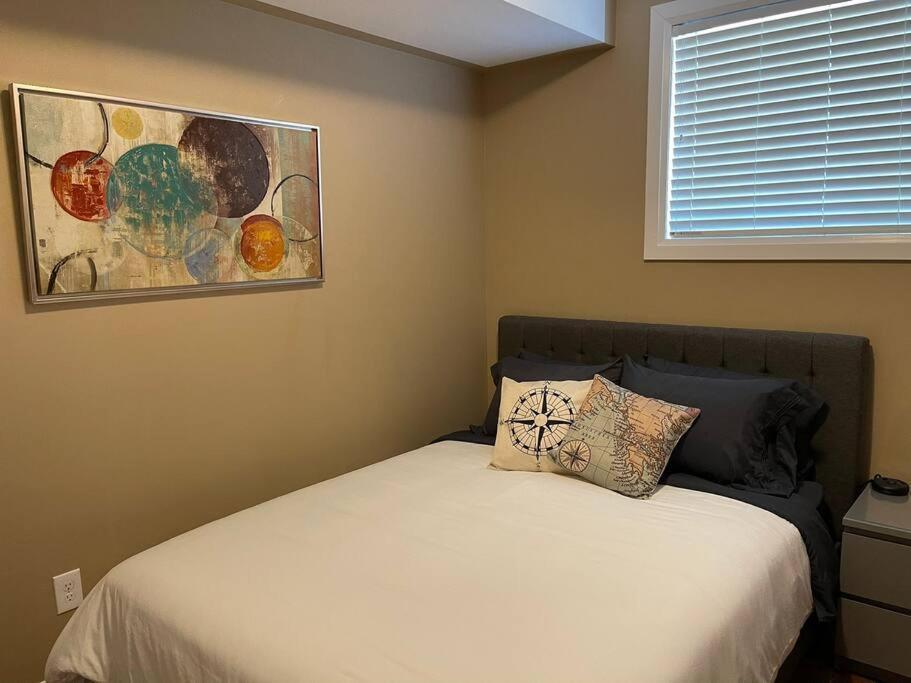 Cozy 2 Bedroom Home In Chatham - Left Side 외부 사진